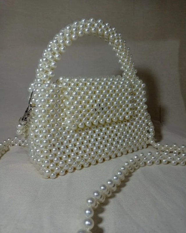 R: Beaded Pearl Handbag